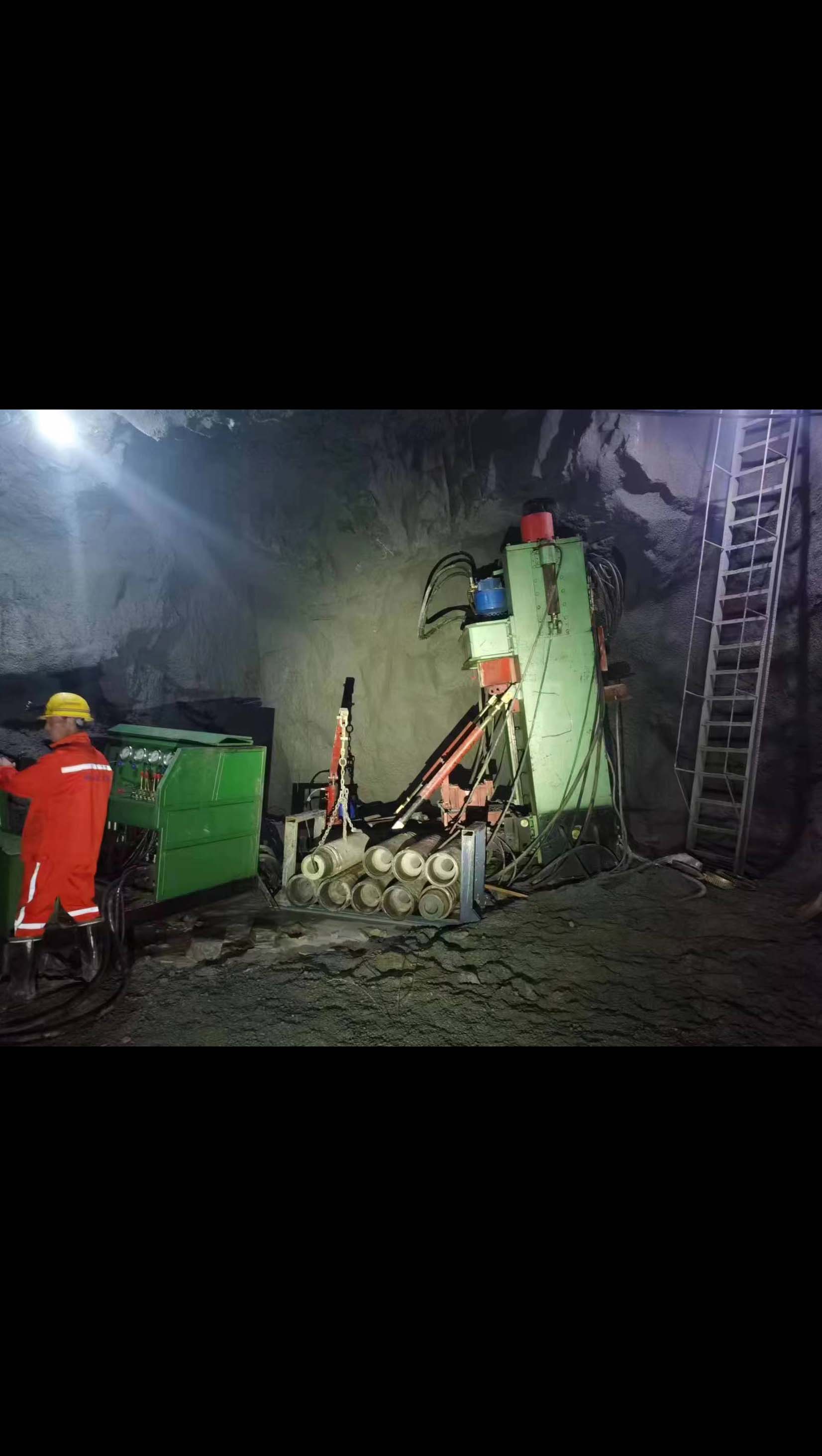 反井鉆機(jī)施工